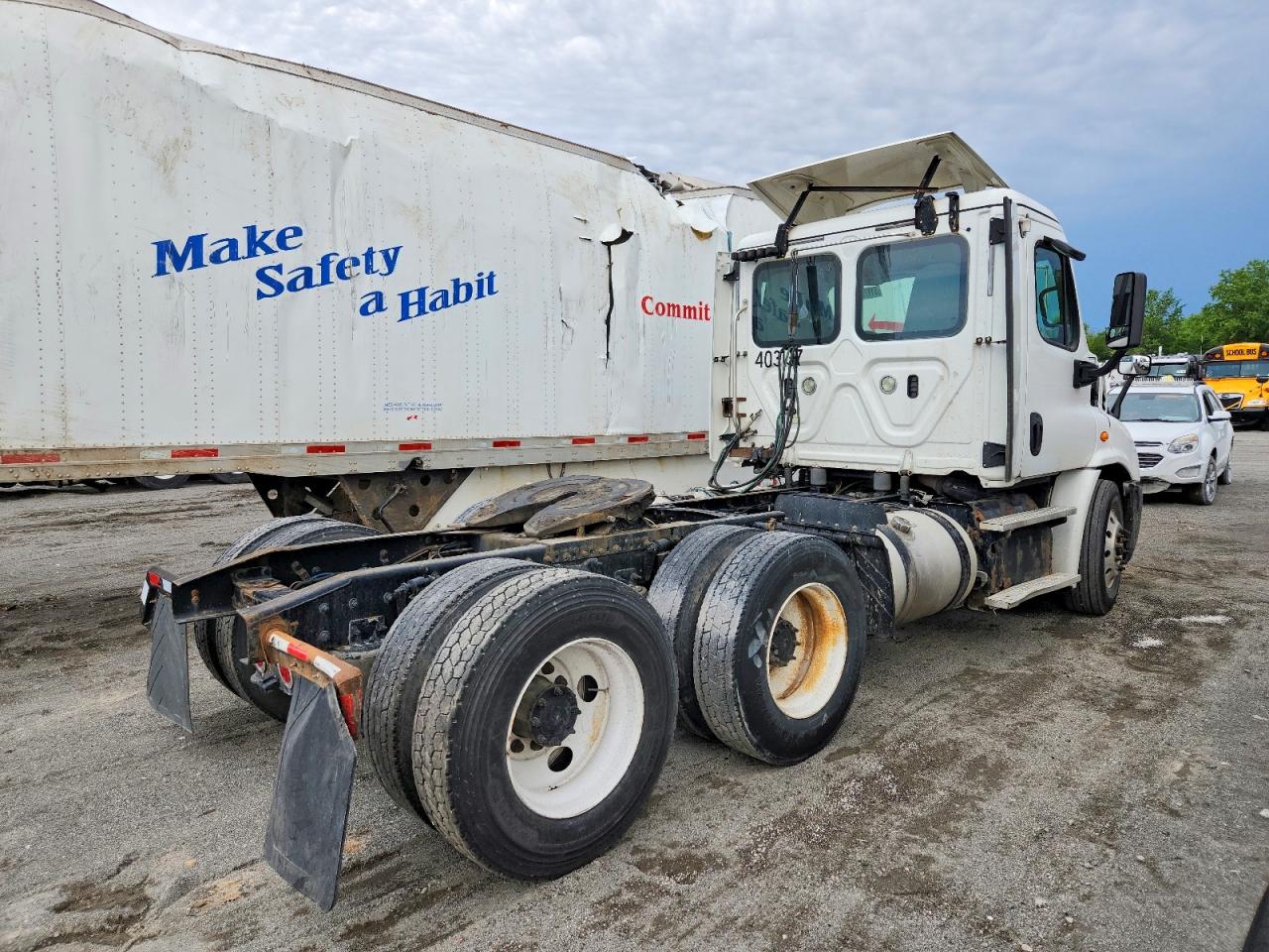 2019 FREIGHTLINER All other VIN 3AKJGBDV5KSKD0208 photo 4