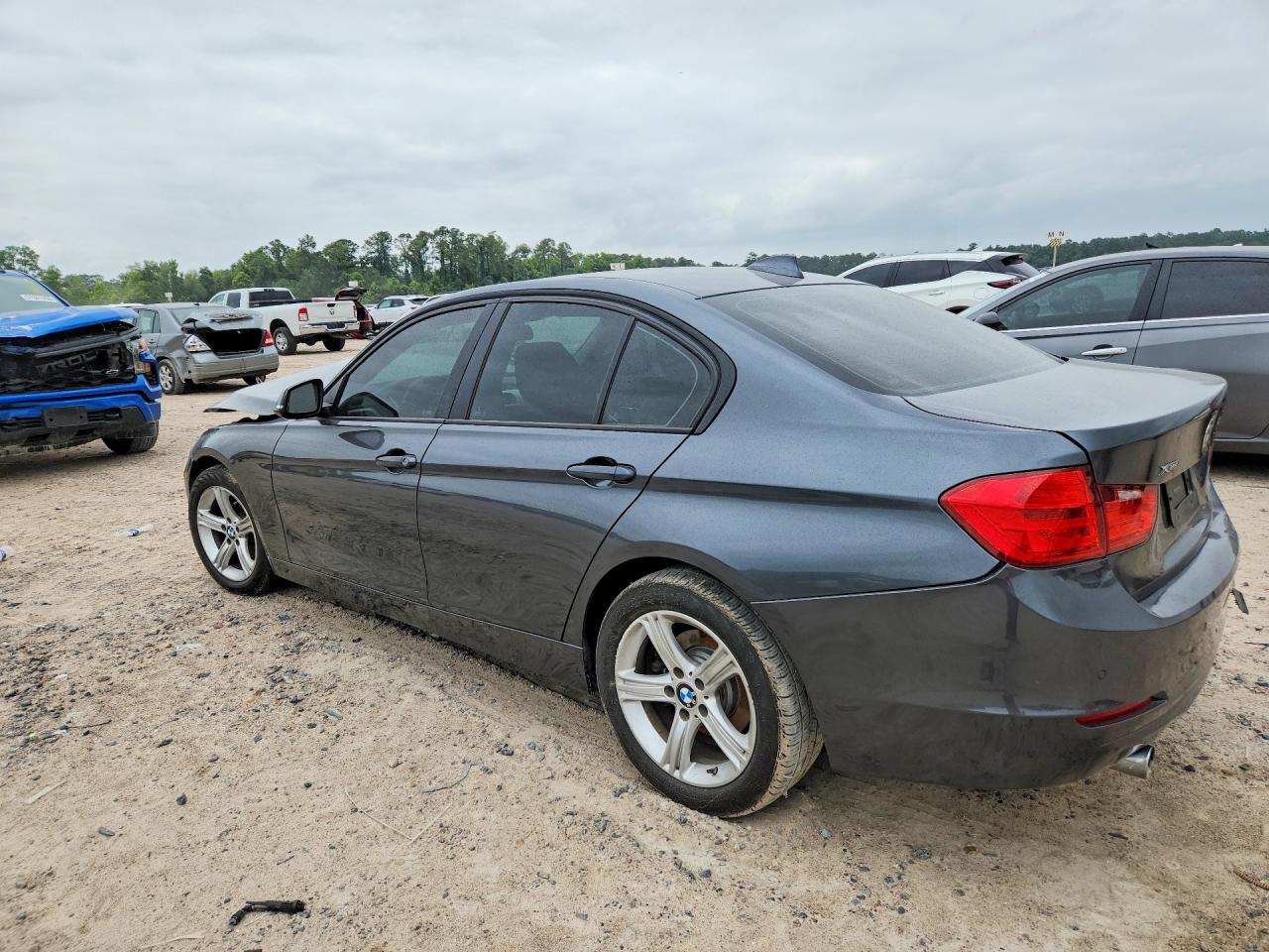 2015 BMW 3 series VIN WBA3C3C5XFP664610 photo 2