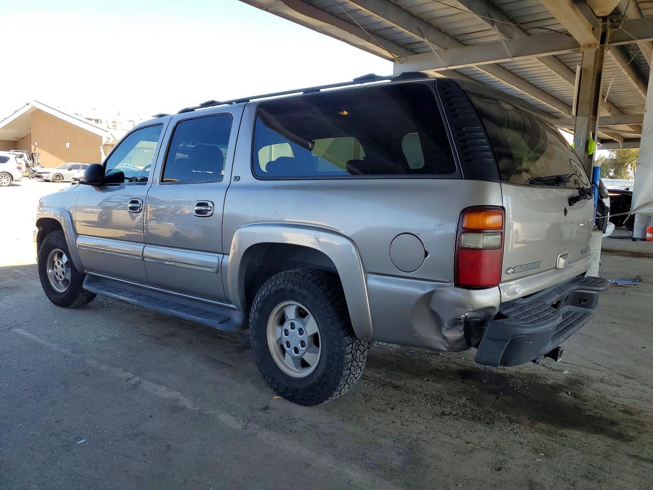 2002 CHEVROLET Suburban VIN 1GNFK16T52J266050 photo 2