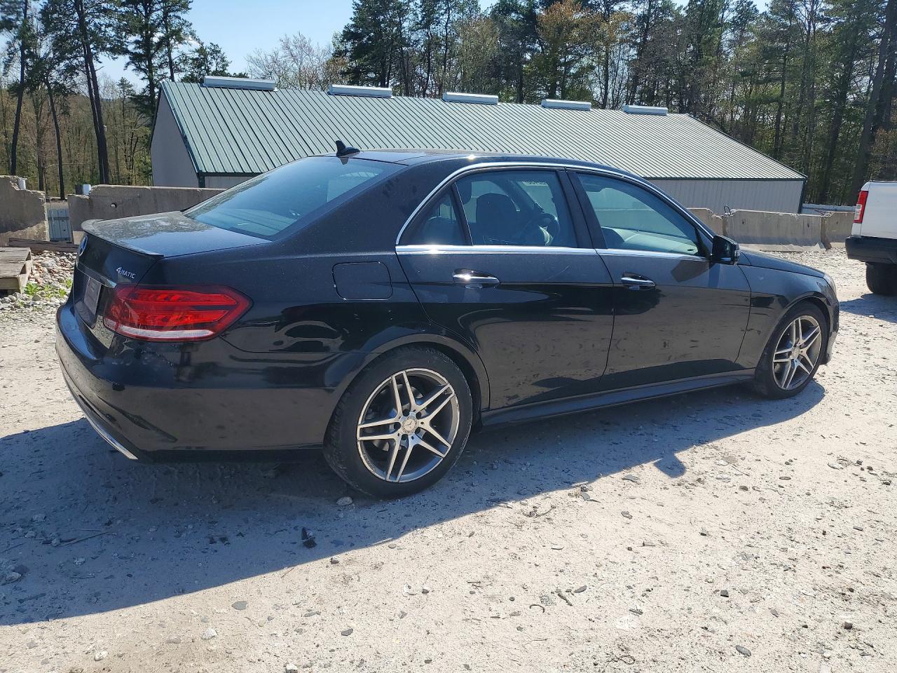 2015 Mercedes-Benz E-class VIN WDDHF8JB5FB154464 photo 3