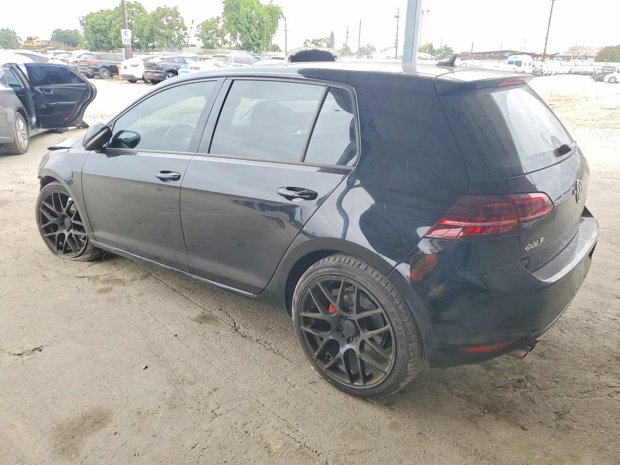 2017 Volkswagen Golf VIN 3VW217AU3HM041082 photo 2