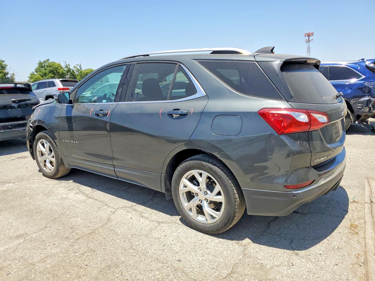 2019 Chevrolet Equinox VIN 3GNAXLEX2KS635604 photo 2