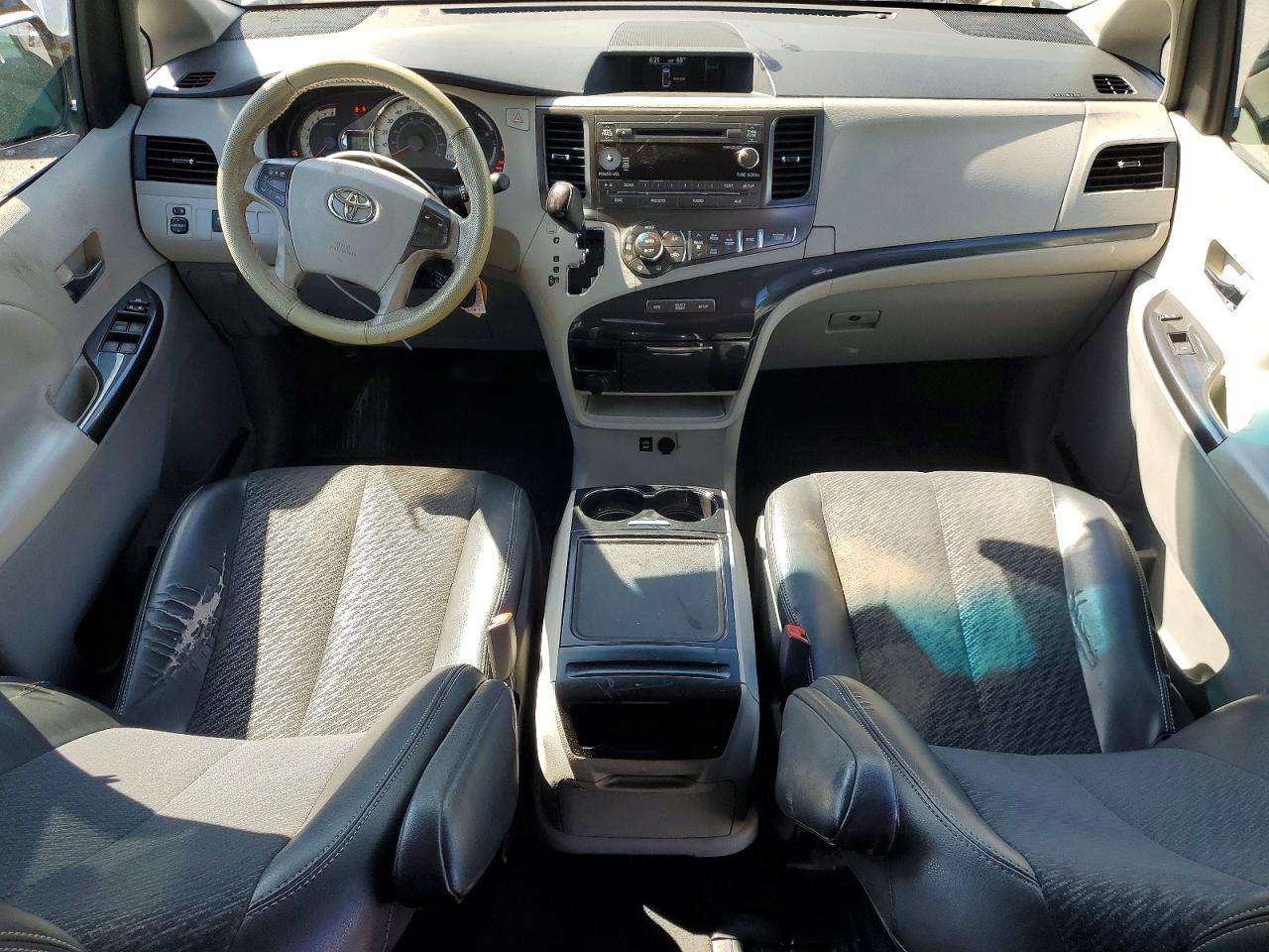 2013 Toyota Sienna VIN 5TDXK3DC8DS398348 photo 8