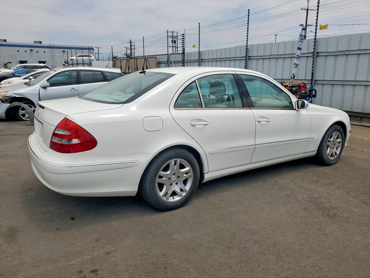 2005 MERCEDES-BENZ E-class VIN WDBUF65J95A678489 photo 3