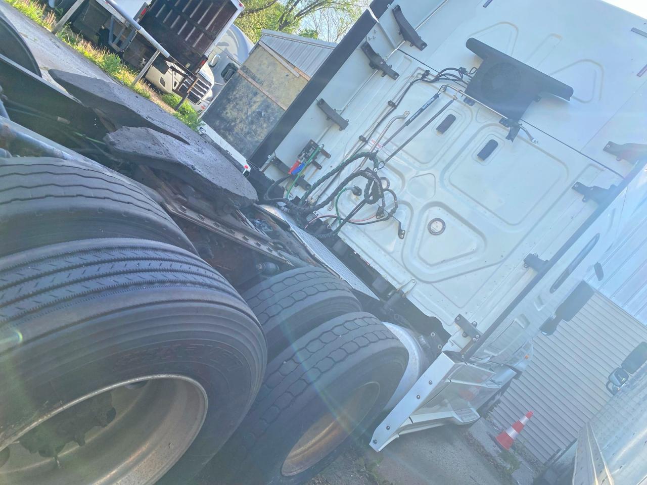 2018 FREIGHTLINER All other VIN 1FUJGLDR7JLKA8701 photo 4