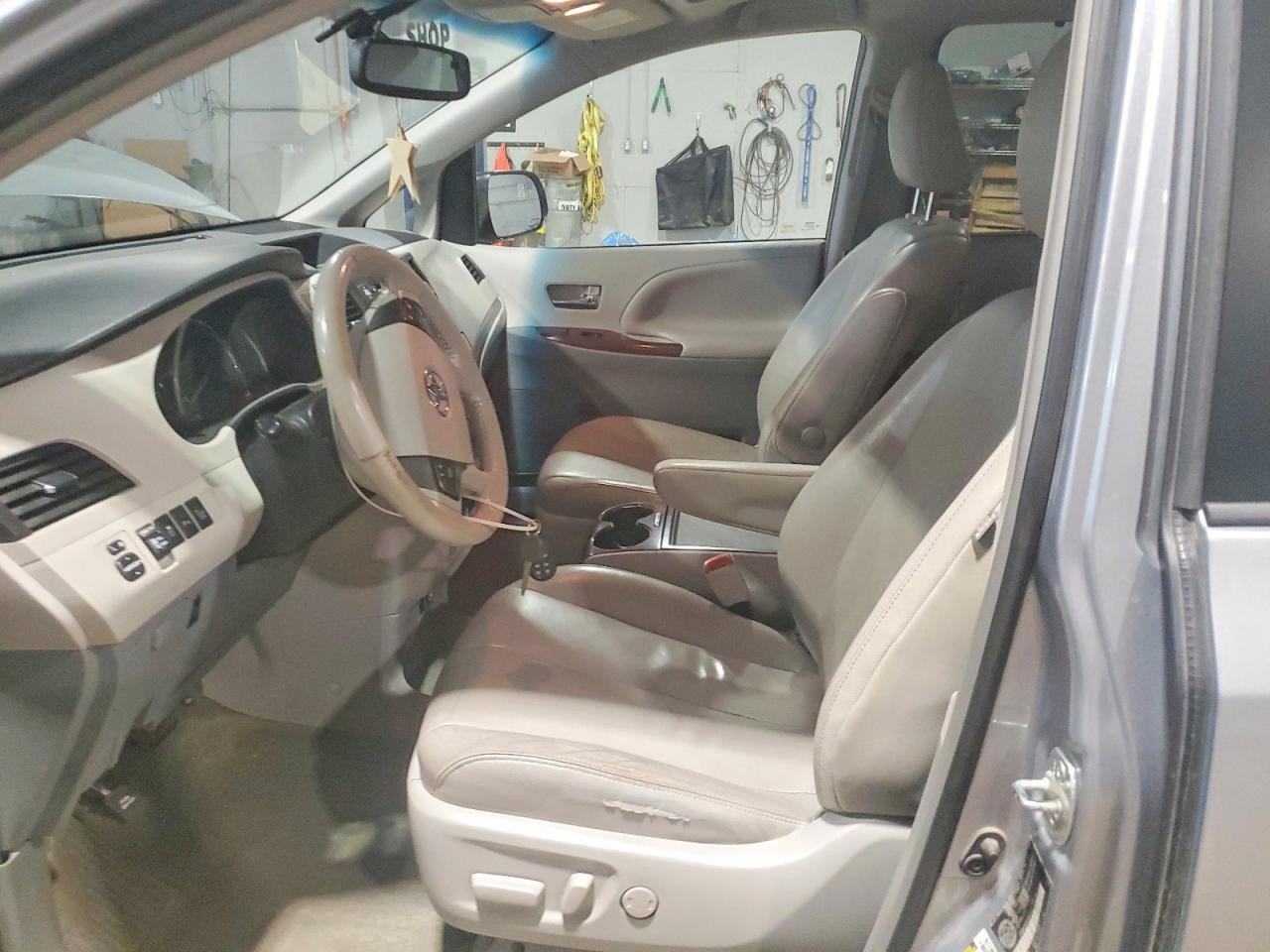 2014 Toyota Sienna VIN 5TDDK3DC8ES093341 photo 7
