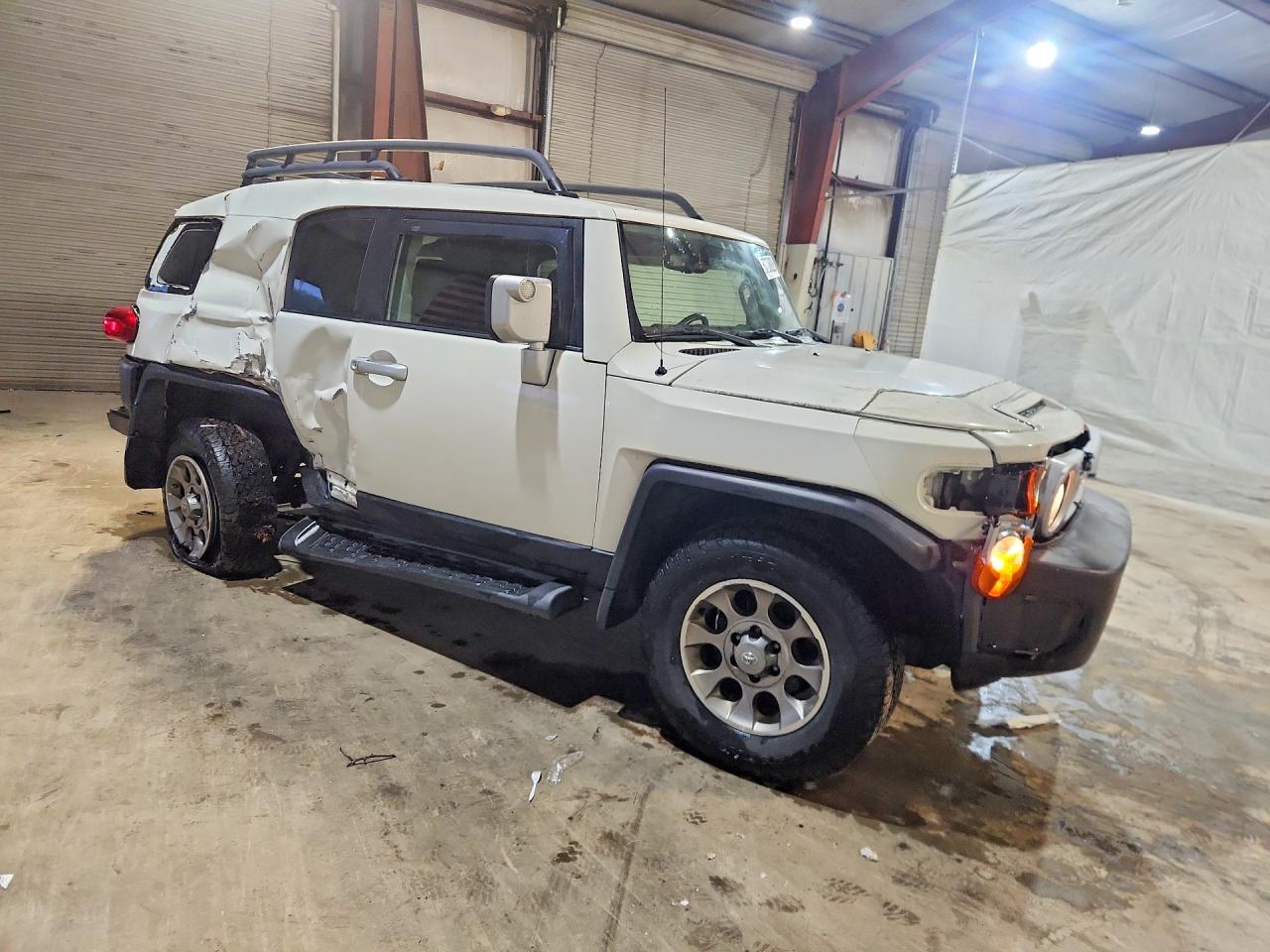 2011 Toyota Fj cruiser VIN JTEBU4BF6BK114027 photo 4