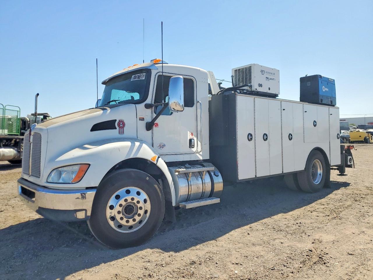 2018 KENWORTH All other VIN 2NKHHJ7X4JM208373 photo 2