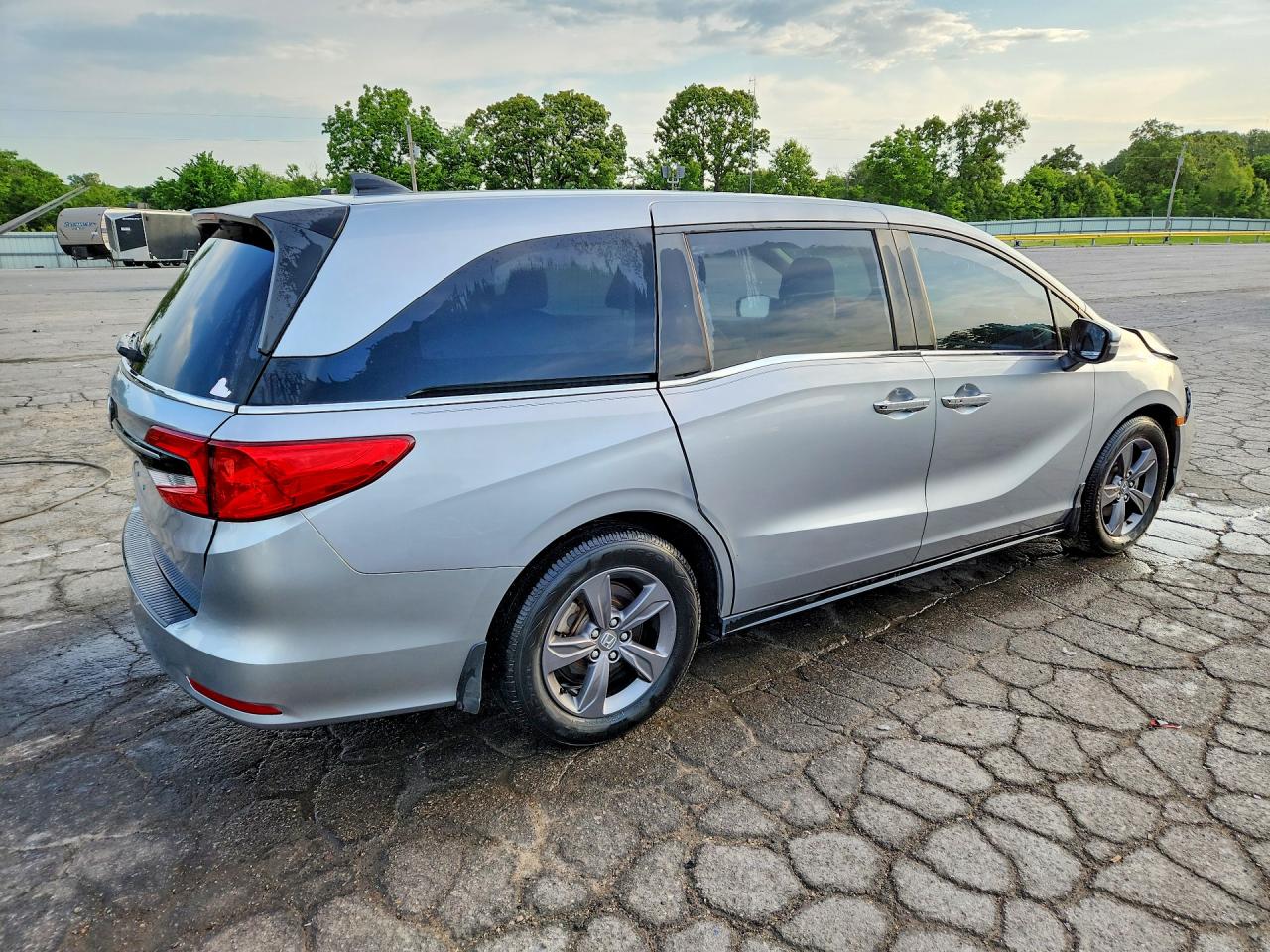 2021 Honda Odyssey VIN 5FNRL6H5XMB013301 photo 3