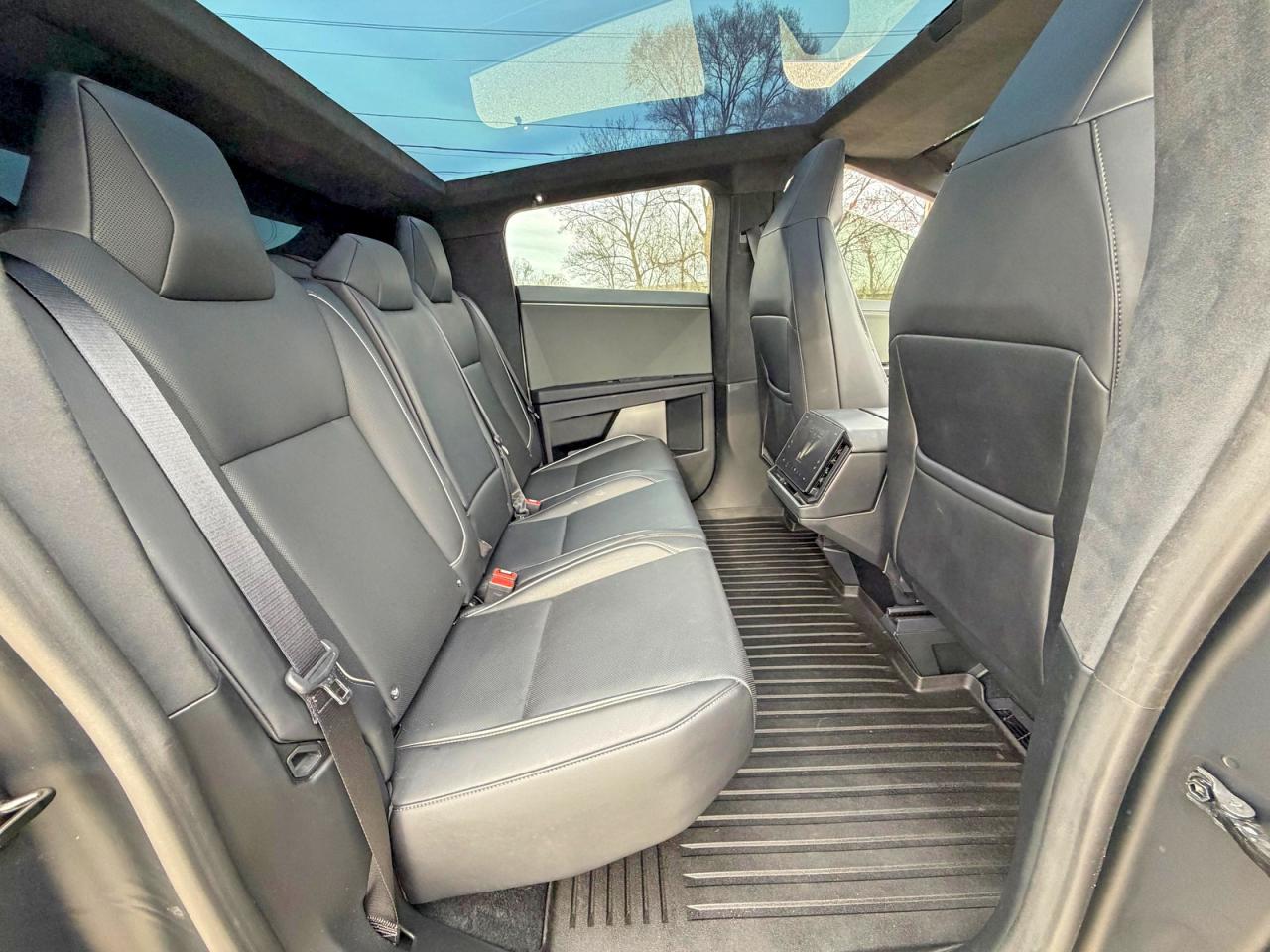2024 Tesla Cybertruck VIN 7G2CEHEE3RA048554 photo 6