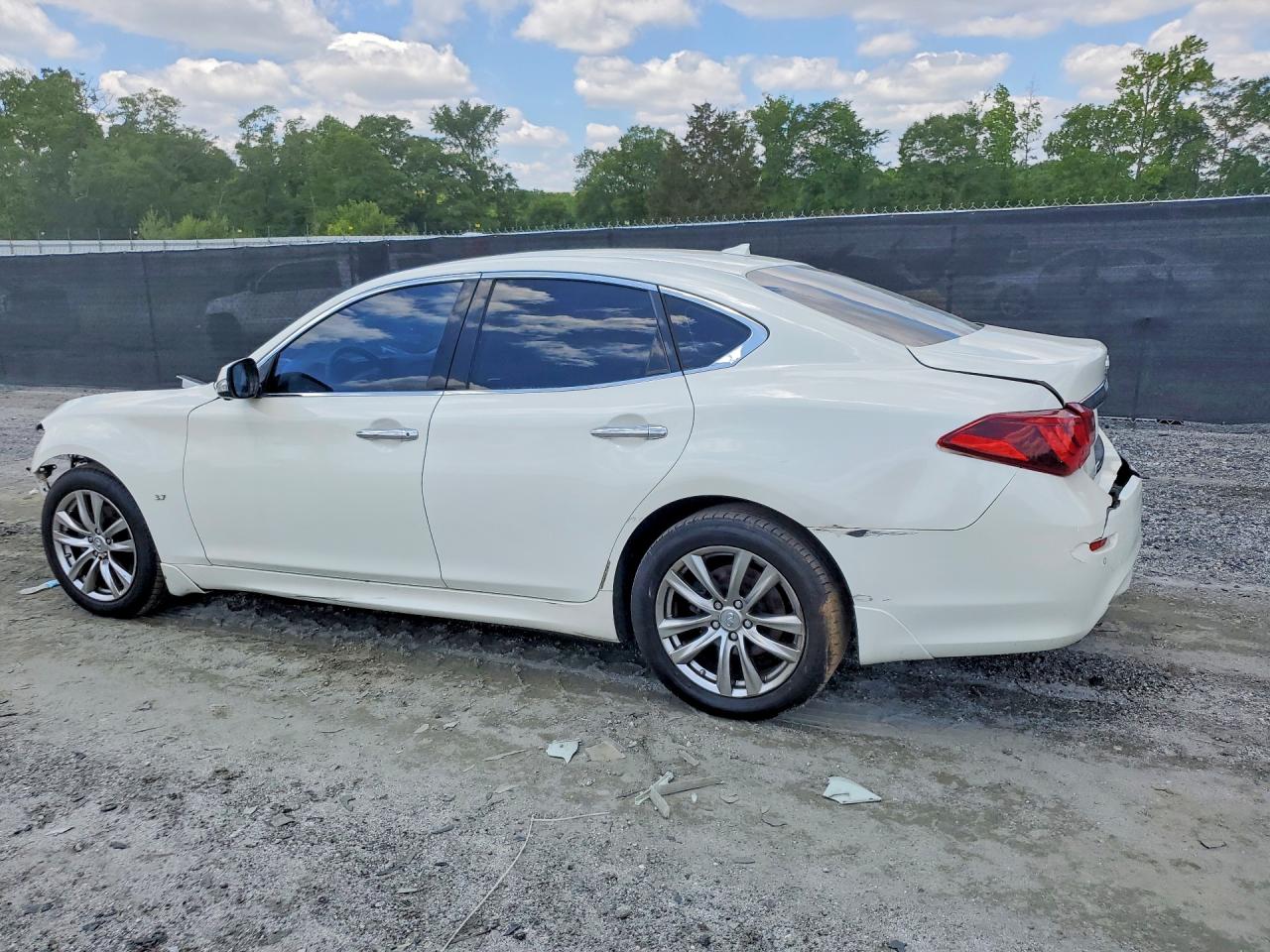 2018 Infiniti Q70 VIN JN1BY1AP9JM180160 photo 2