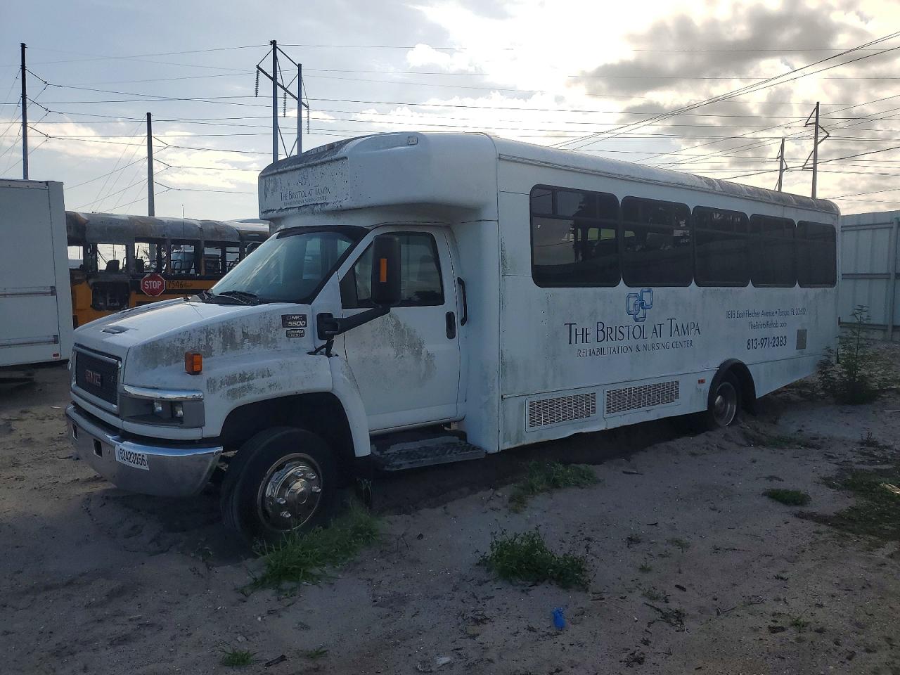 2005 GMC C5500 unk VIN 1GDE5V1235F517913 photo 2
