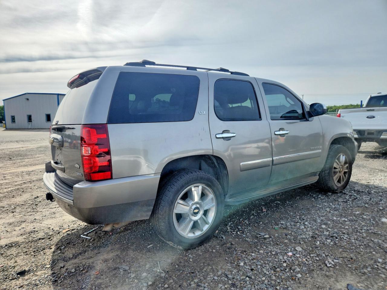 2009 Chevrolet Tahoe VIN 1GNFK33019R280223 photo 3