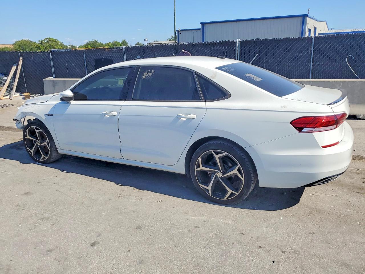 2020 Volkswagen Passat VIN 1VWMA7A31LC010908 photo 2
