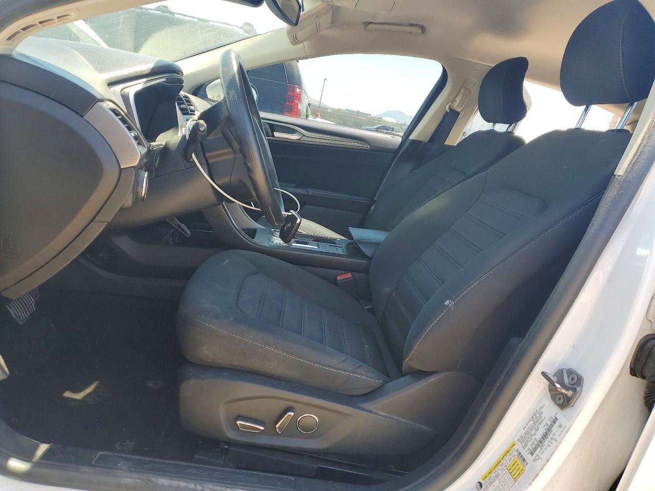 2019 Ford Fusion VIN 3FA6P0H72KR255541 photo 7