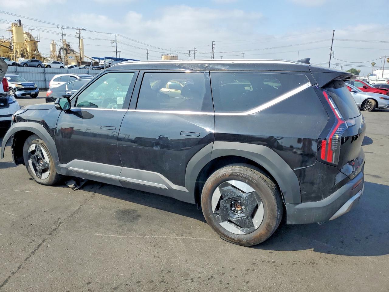 2025 Kia All other VIN 5XYAFFS58SG002445 photo 2