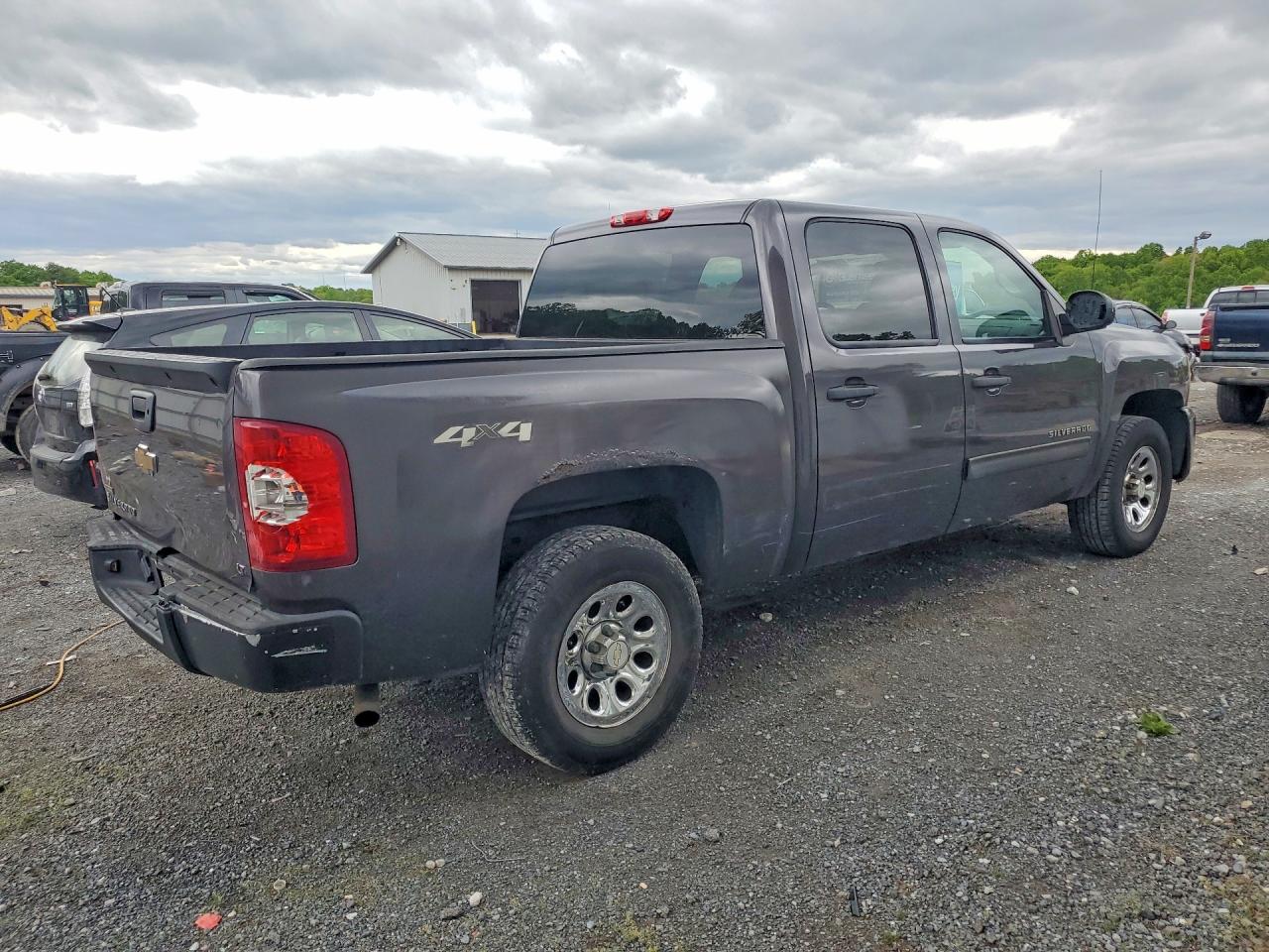 2011 Chevrolet Silverado VIN 3GCPKSEA1BG126338 photo 3