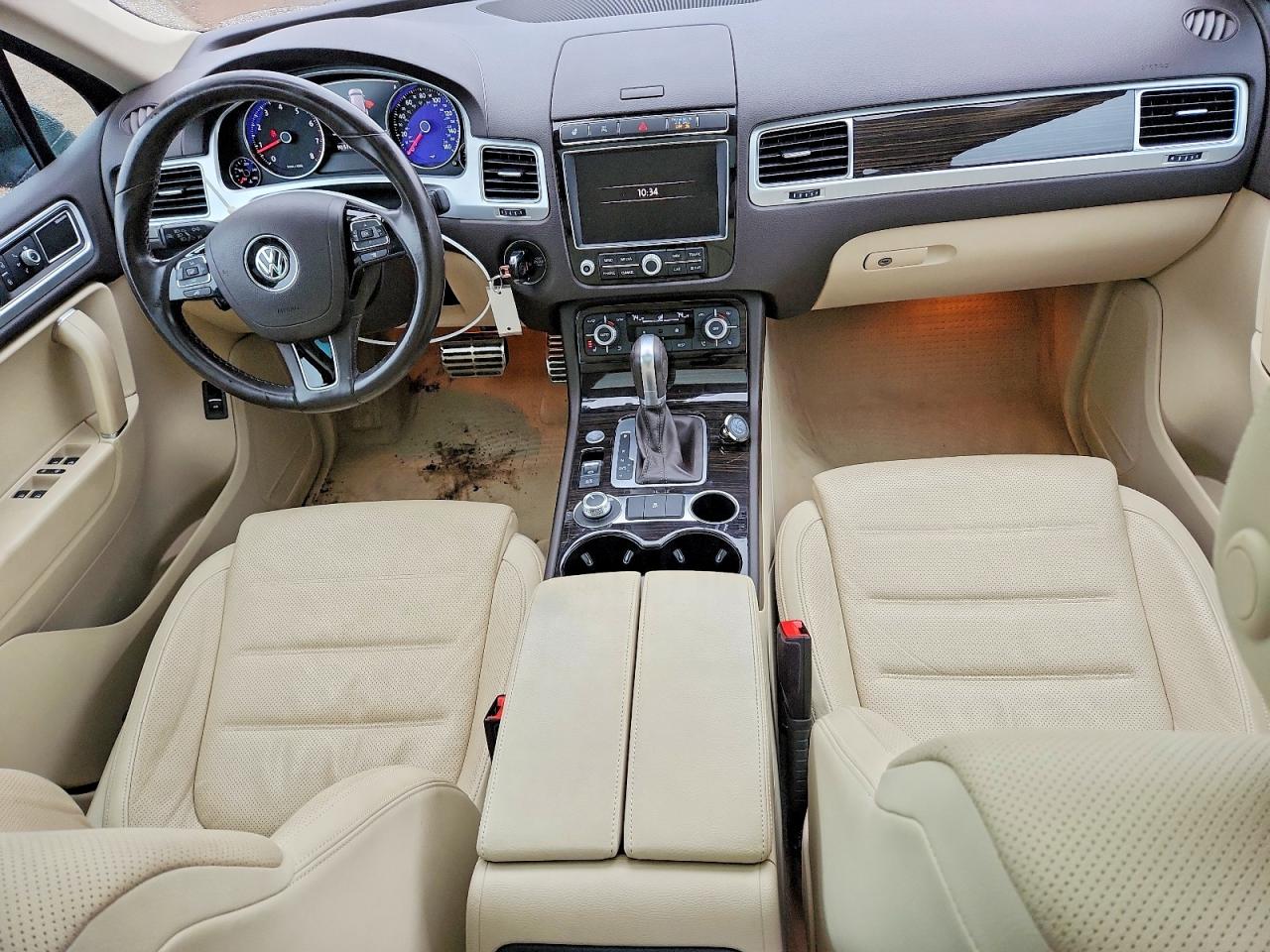 2017 Volkswagen Touareg VIN WVGGF7BP5HD004982 photo 8