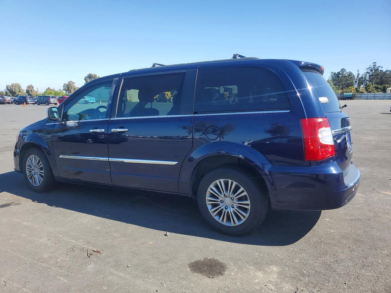 2014 Chrysler Minivan VIN 2C4RC1CGXER183160 photo 2