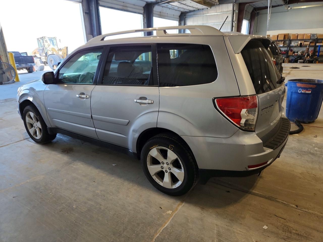 2013 Subaru Forester VIN JF2SHGHC3DH413290 photo 2