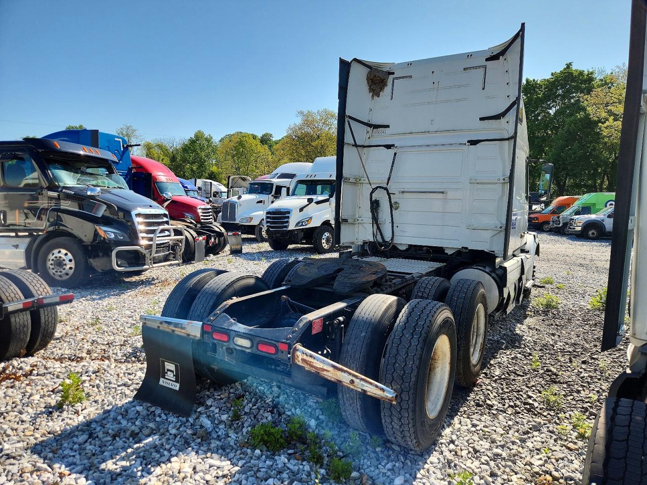 2014 Volvo Vn VIN 4V4NC9EH2EN170696 photo 4