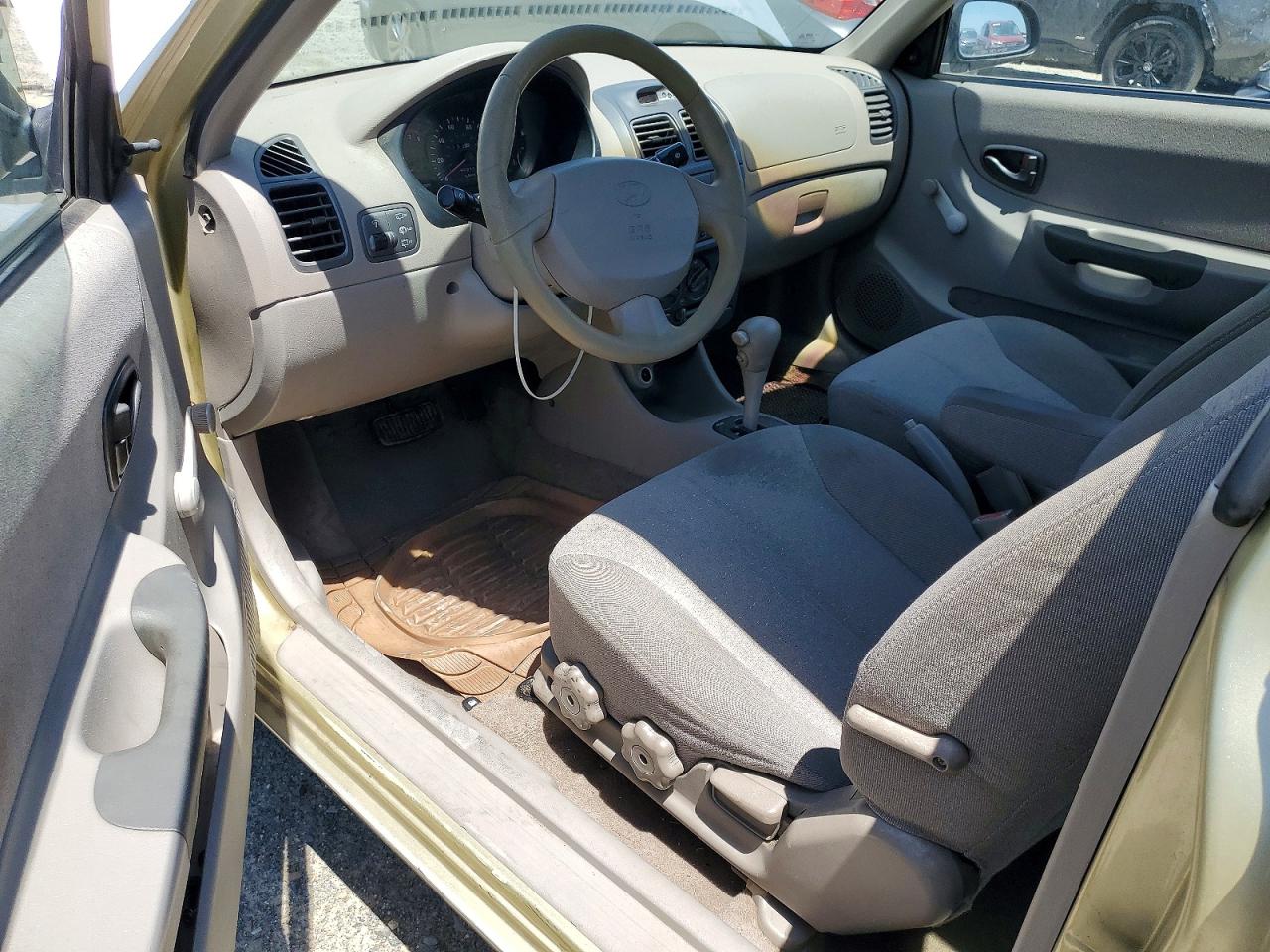 2000 Hyundai Accent VIN KMHCG35G2YU043819 photo 8