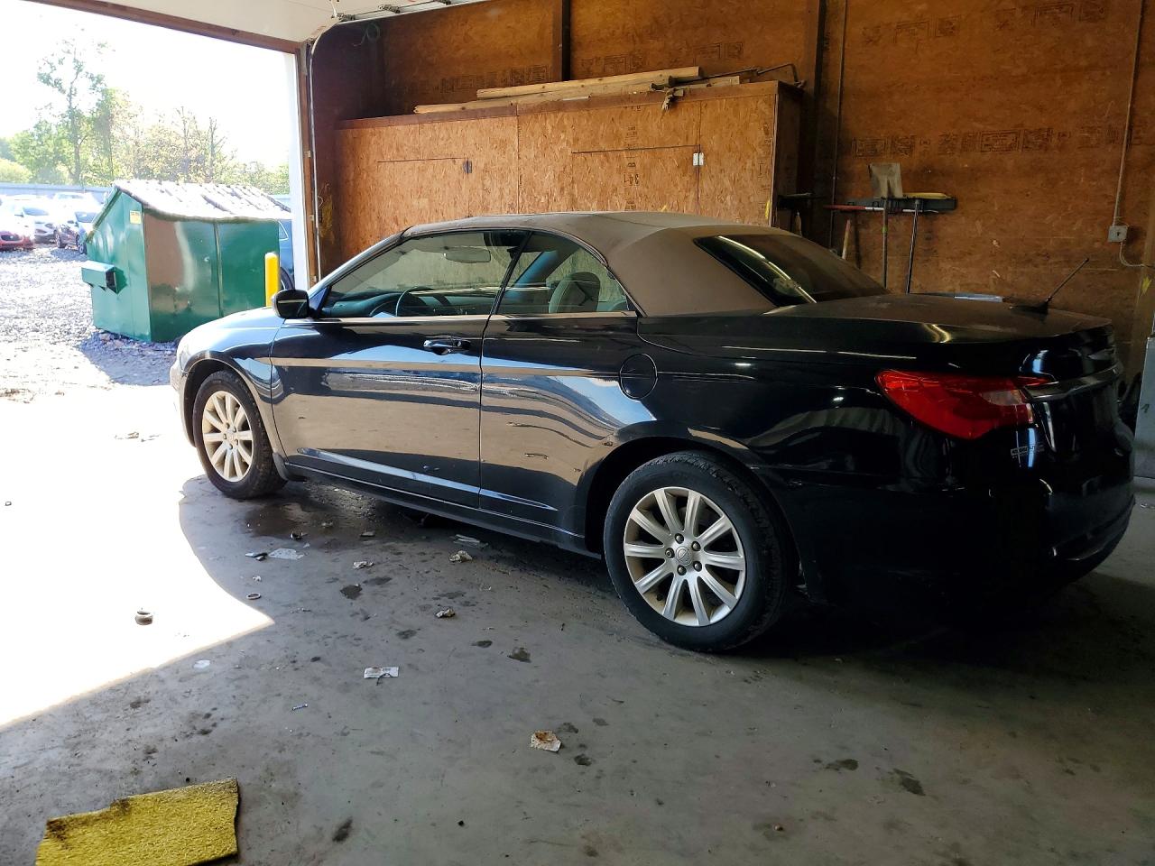 2011 Chrysler 200 VIN 1C3BC2EG6BN568409 photo 2