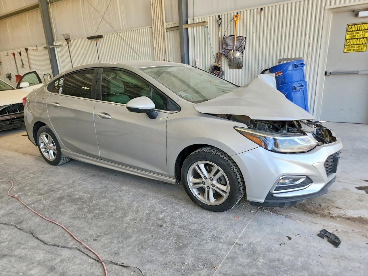 2018 Chevrolet Cruze VIN 1G1BD5SM9J7164388 photo 4