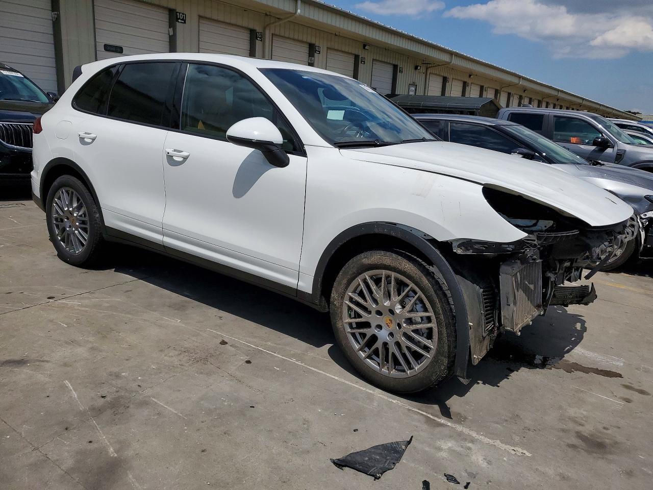 2018 Porsche Cayenne VIN WP1AB2A23JLA60847 photo 4