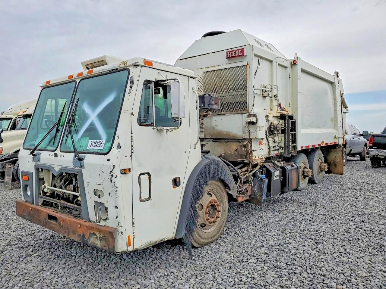 2011 MACK All other VIN 1M2AU02C5BM005492 photo 2