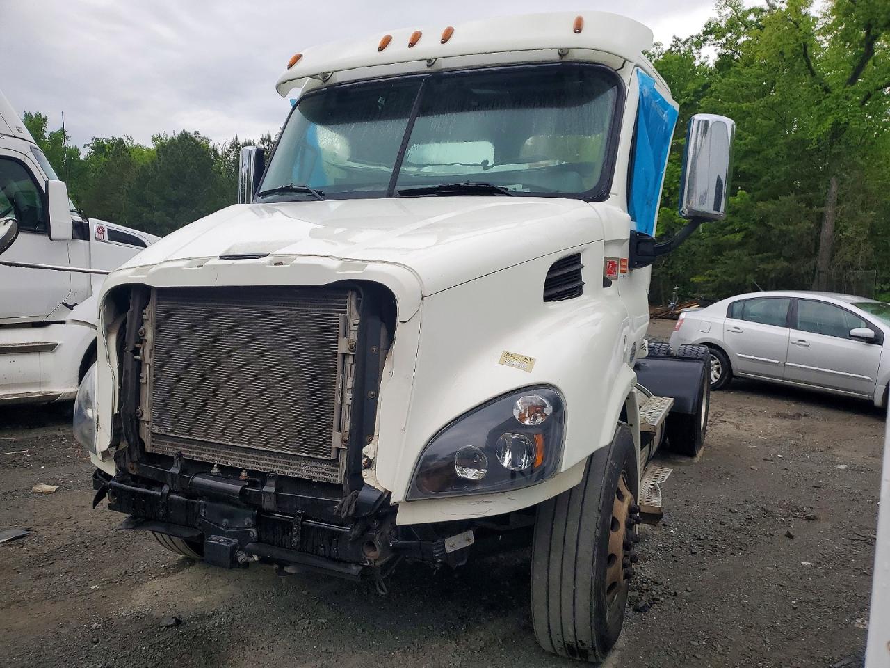 2018 FREIGHTLINER All other VIN 3AKBGADV1JDJU2441 photo 2