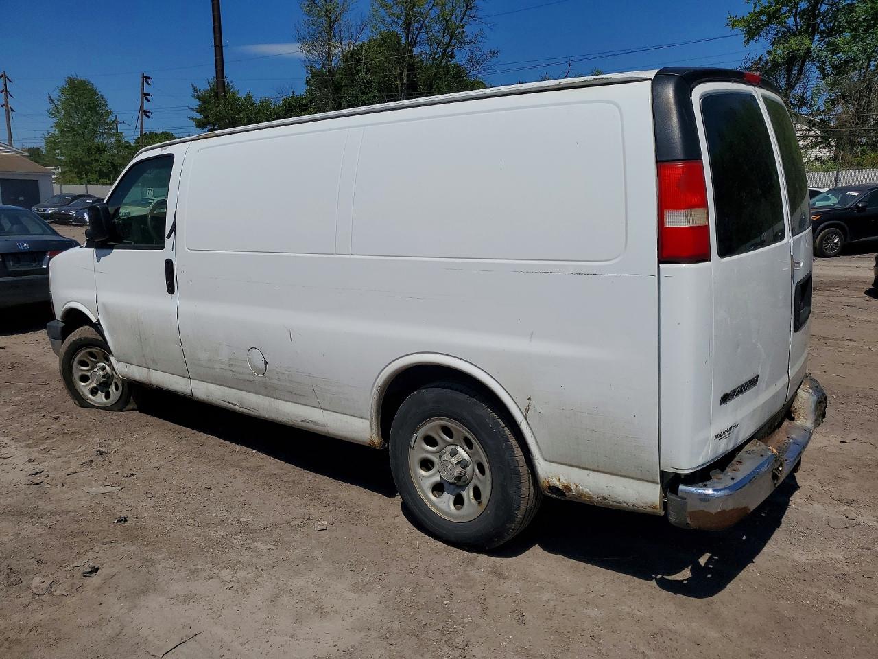 2009 Chevrolet Express VIN 1GCFG15X191103775 photo 2