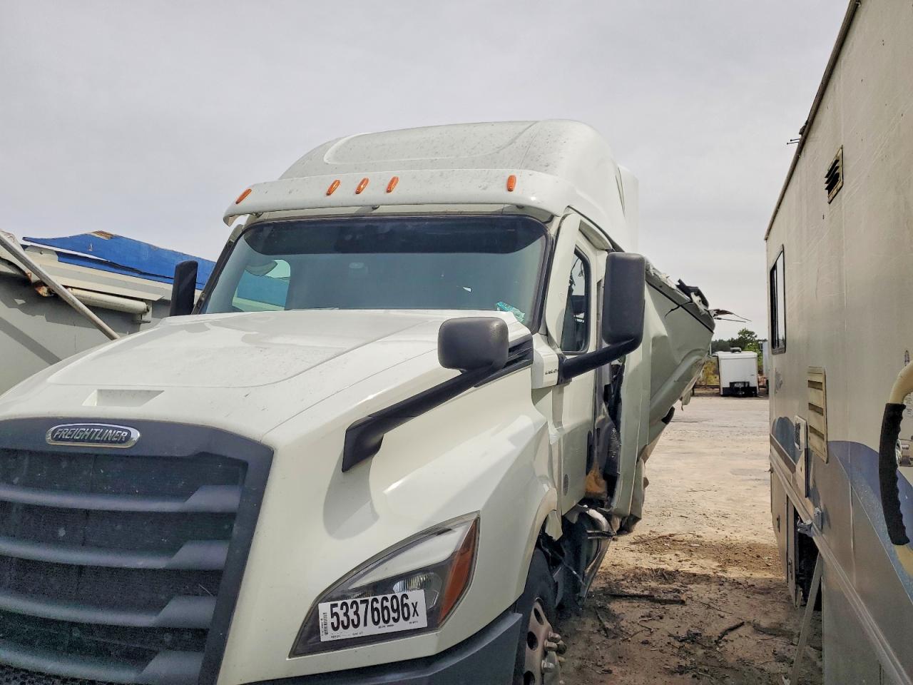 2021 FREIGHTLINER All other VIN 3AKJHHDR8MSMP1125 photo 2