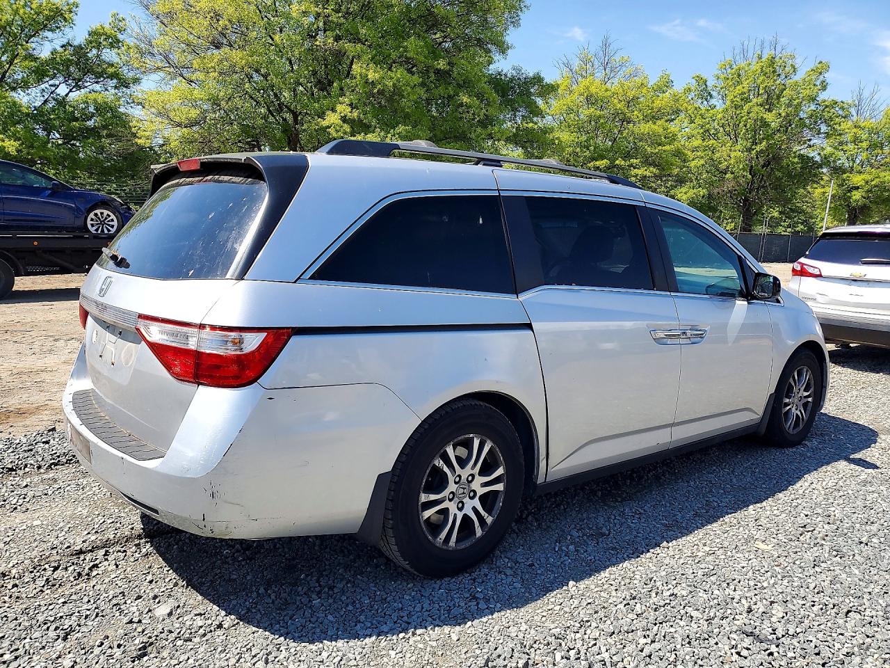 2011 Honda All models VIN 5FNRL5H61BB043898 photo 3