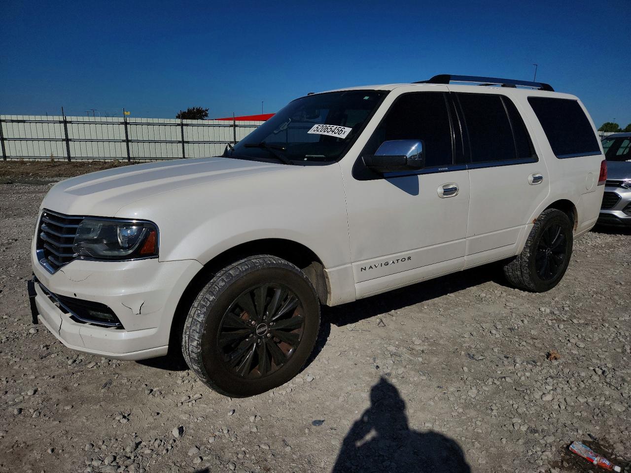 2015 Lincoln Navigator VIN 5LMJJ2JT8FEJ08988 photo 1