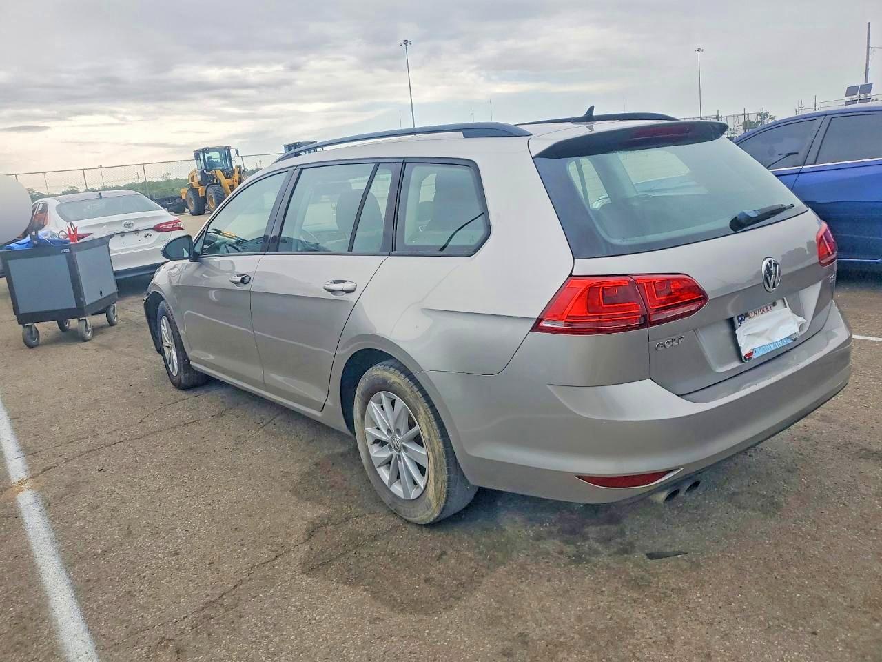 2016 VOLKSWAGEN Golf VIN 3VWC17AU9GM513921 photo 2