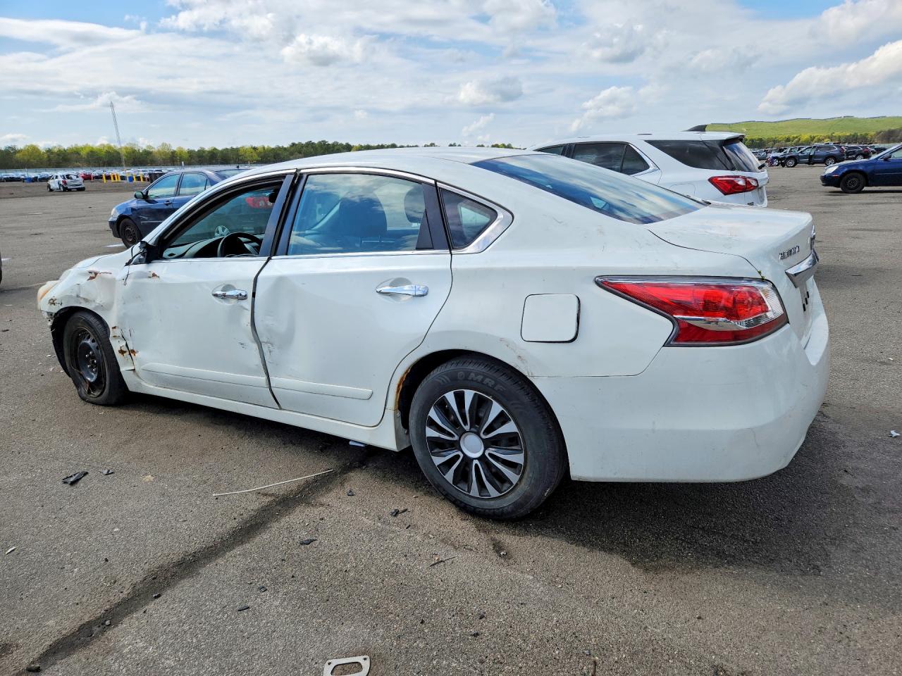 2015 Nissan Altima VIN 1N4AL3AP9FN878438 photo 2