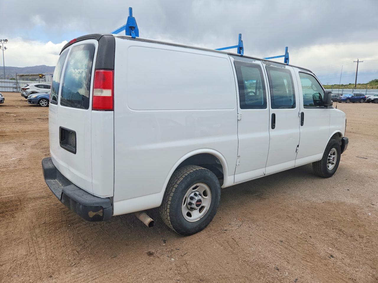 2011 GMC Savana VIN 1GTW7FCG6B1100375 photo 3