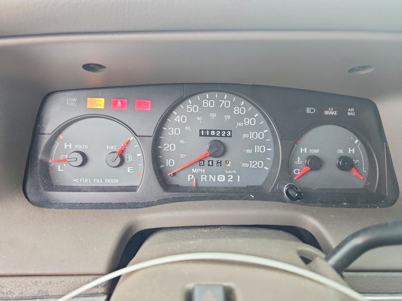 2003 Mercury Grmarquis VIN 2MEFM74W73X667738 photo 9