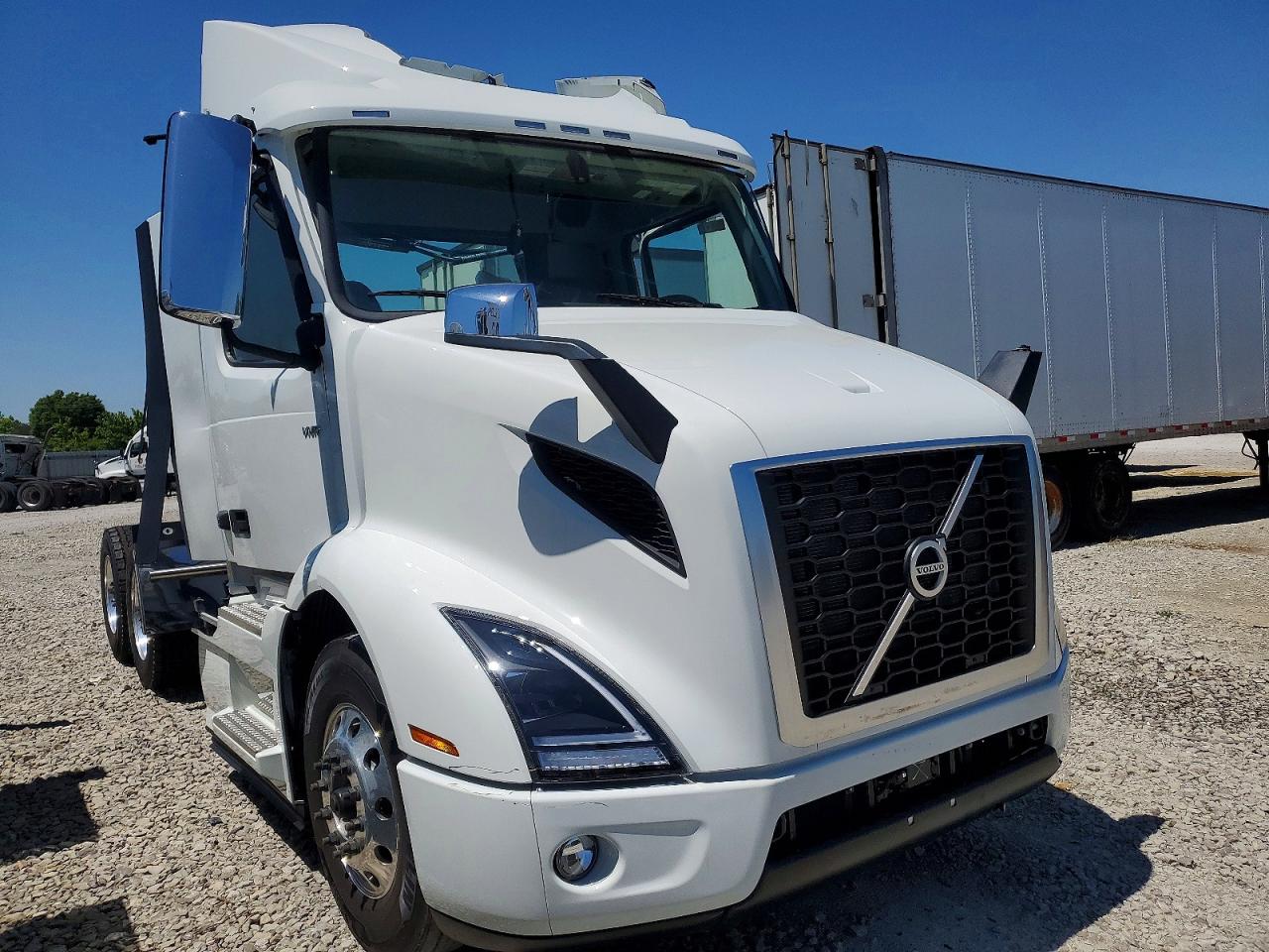 2026 Volvo All other VIN 4V4WC9DH8TN713536 photo 1