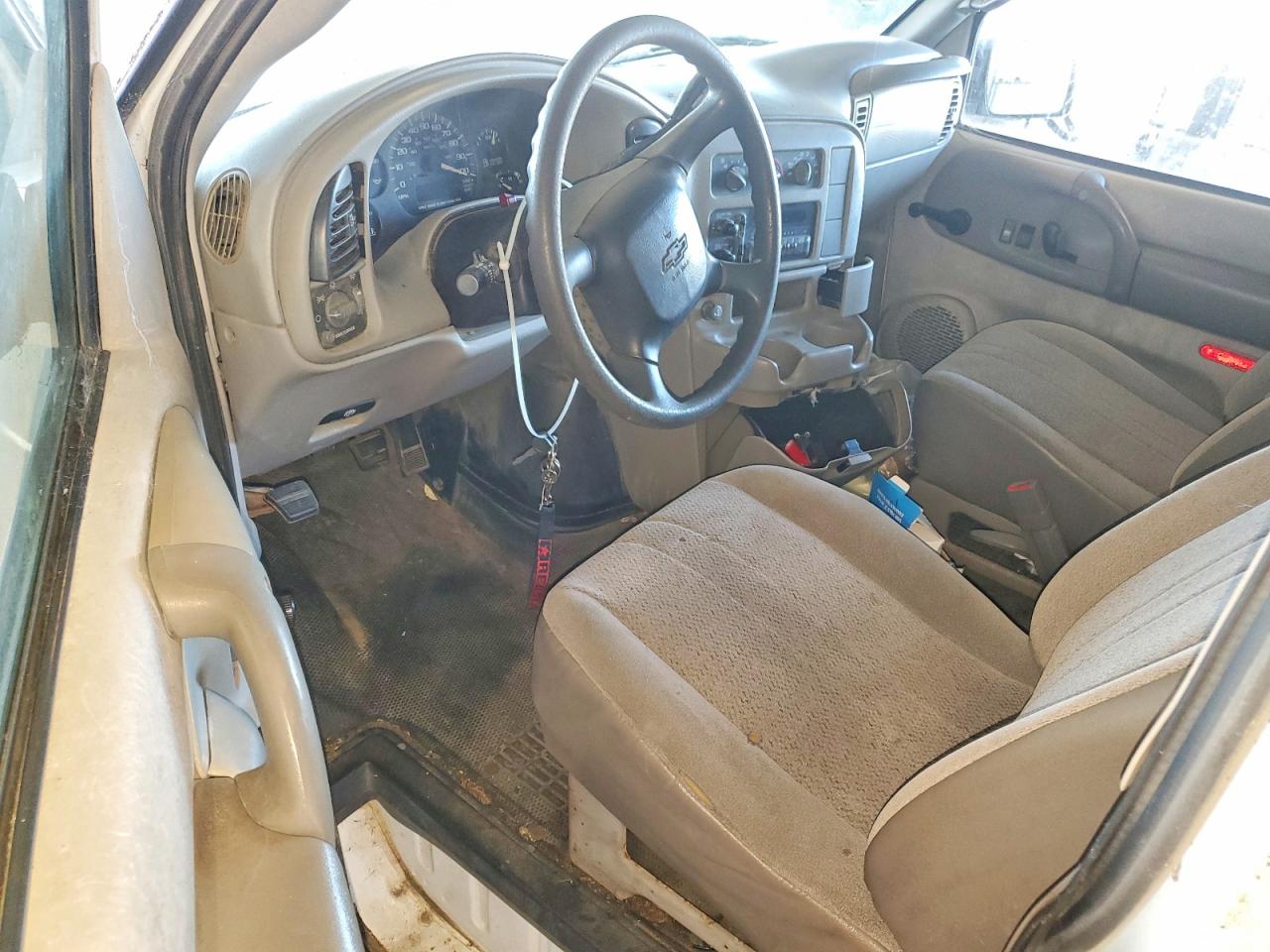 2004 CHEV Astro VIN 1GCDM19X44B108594 photo 8