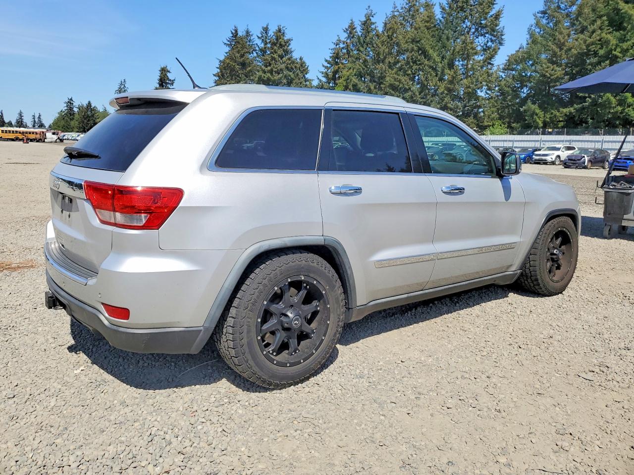 2011 Jeep Cherokee VIN 1J4RR6GT8BC550476 photo 3