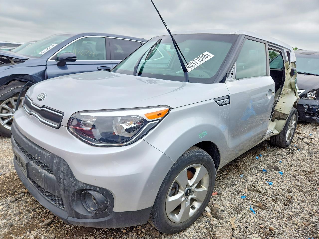 2017 Kia Soul base VIN KNDJN2A2XH7423091 photo 1