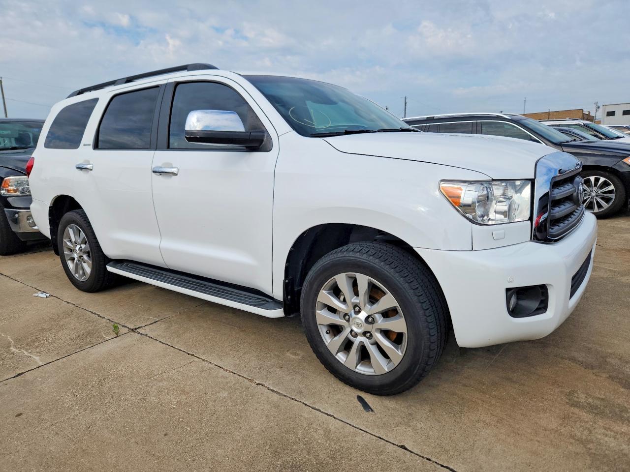 2012 Toyota Sequoia VIN 5TDKY5G12CS040921 photo 4