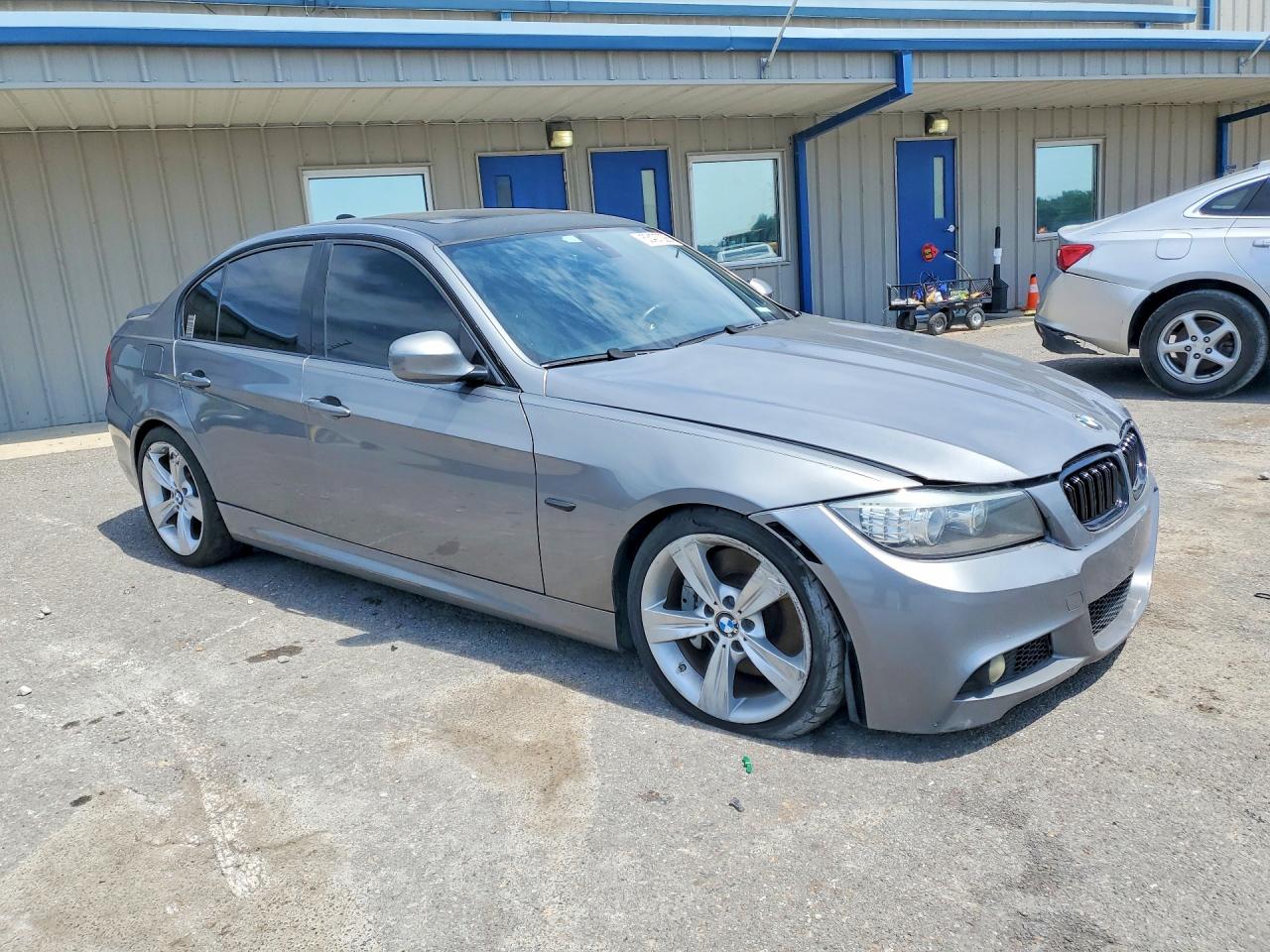 2009 BMW 3 series VIN WBAPM775X9NL88431 photo 4