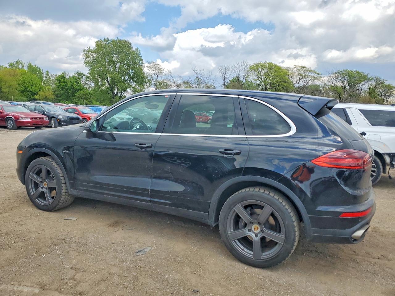 2016 Porsche Cayenne VIN WP1AF2A26GLA40525 photo 2