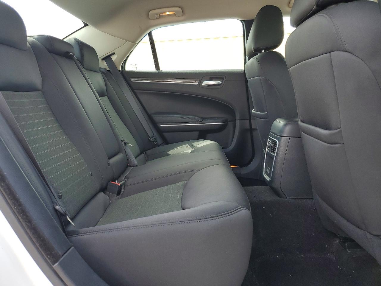 2020 Chrysler 300 VIN 2C3CCARG2LH115939 photo 10