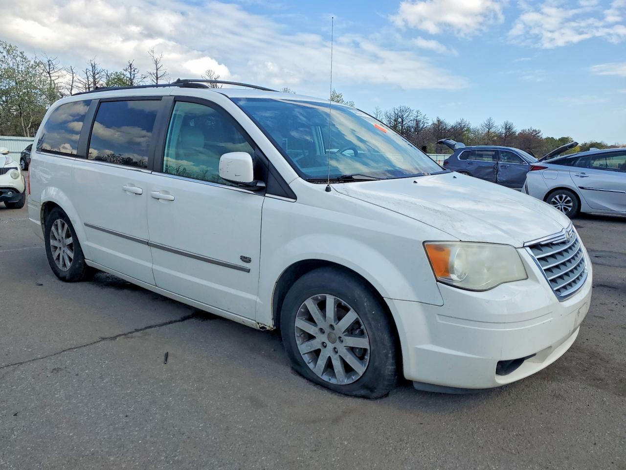 2009 CHRY Minivan VIN 2A8HR54169R640380 photo 4