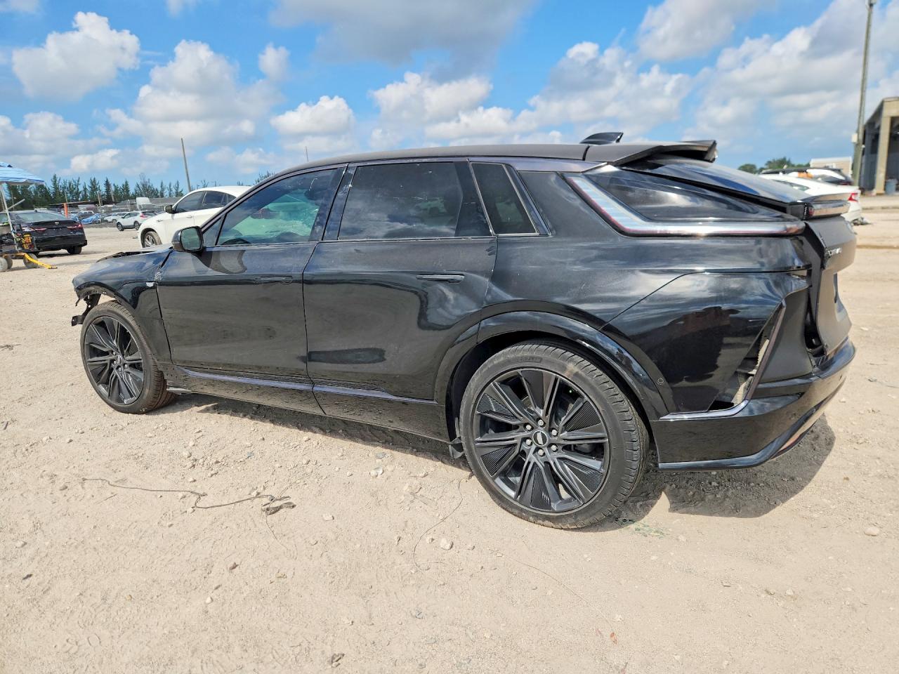 2024 Cadillac All other VIN 1GYKPWRK6RZ117404 photo 2