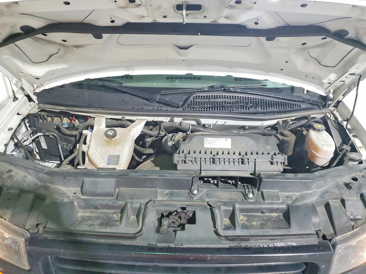 2024 GMC Savana VIN 1GTW7AFP8R1102928 photo 12